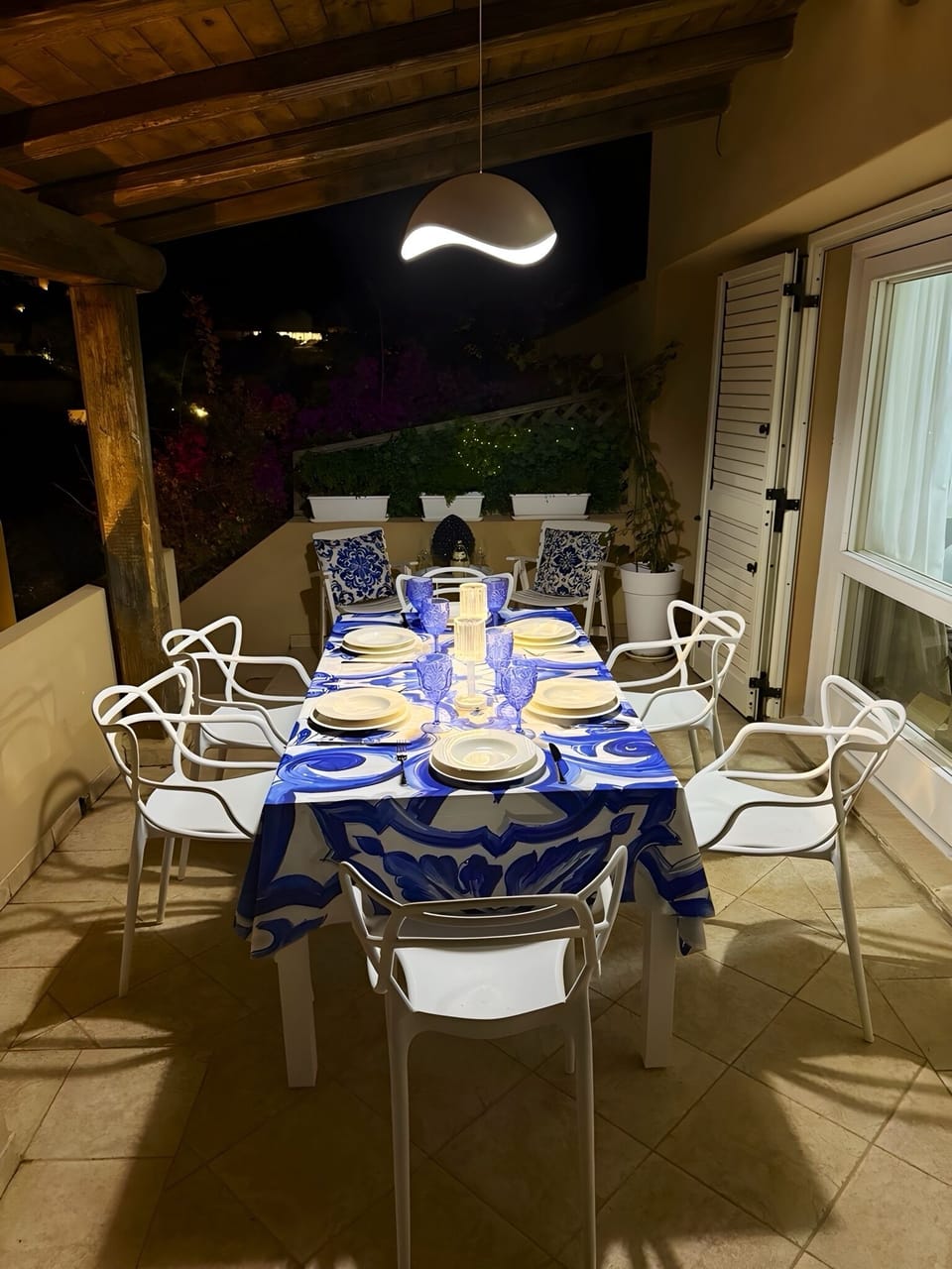 Outdoor dining