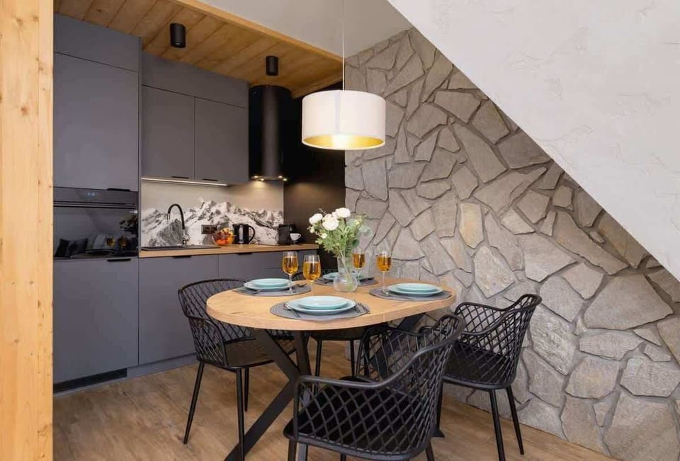 Fully equipped kitchenette.