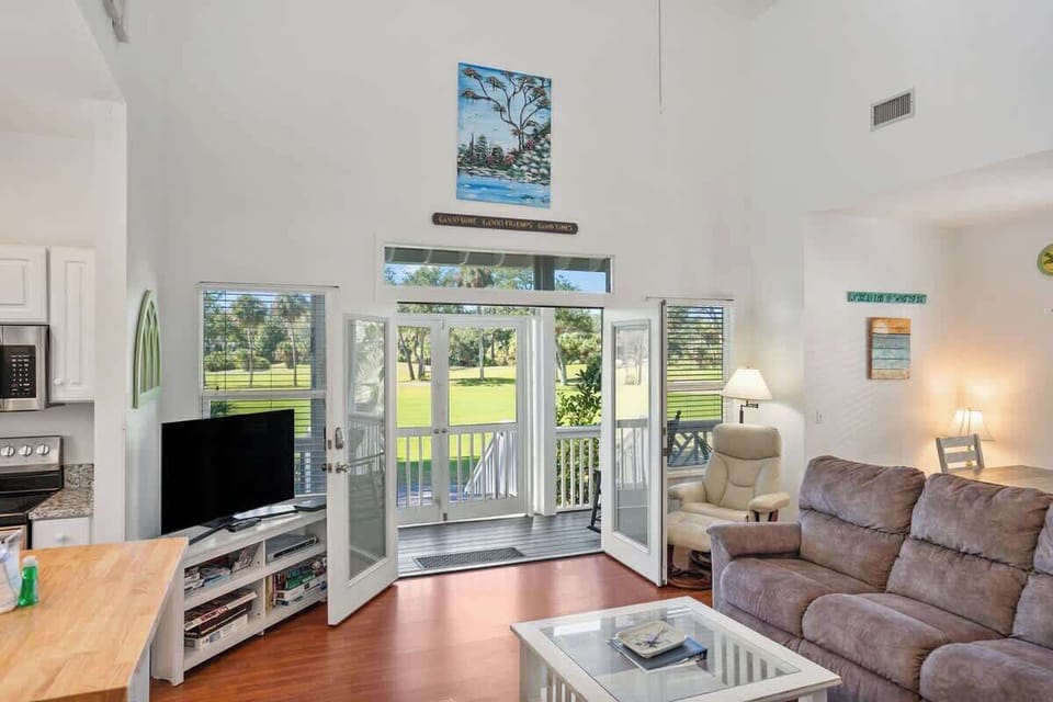 Living Room - Entry