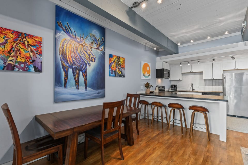 Dining & Kitchen