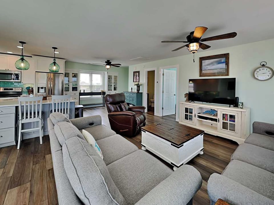 Living Room Connecting to Dining Area