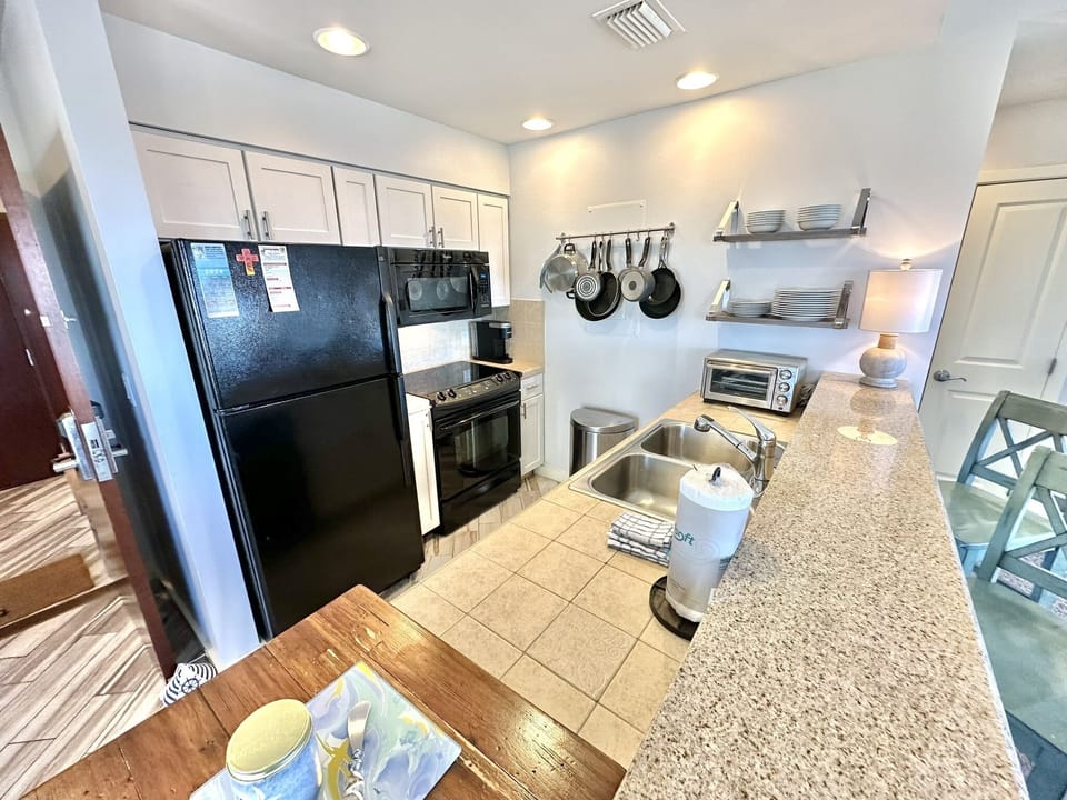 Fully Stocked Kitchen