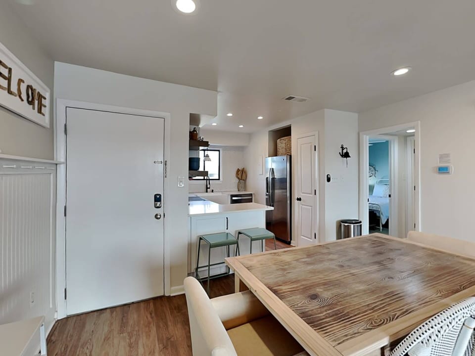 Dining with Breakfast table