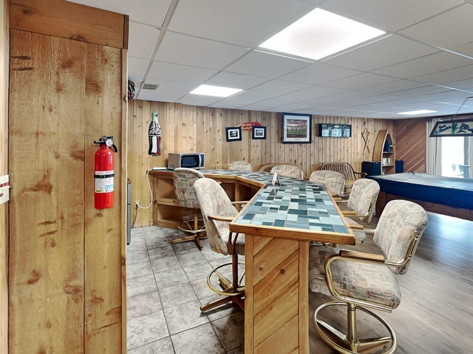 Bonus Room - Bar Area