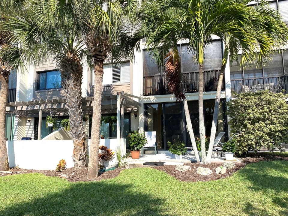 1-108 Lanai