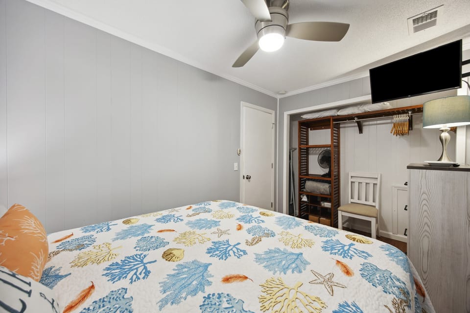Cable TV available in the bedroom