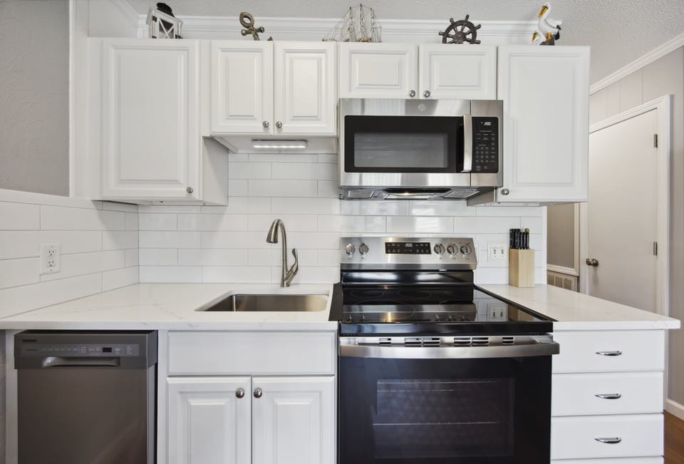 Stunning new counters and appliances