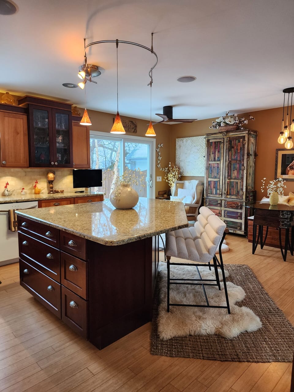 Kitchen TV swivels & is tied to the large TV, so don't change the channel!