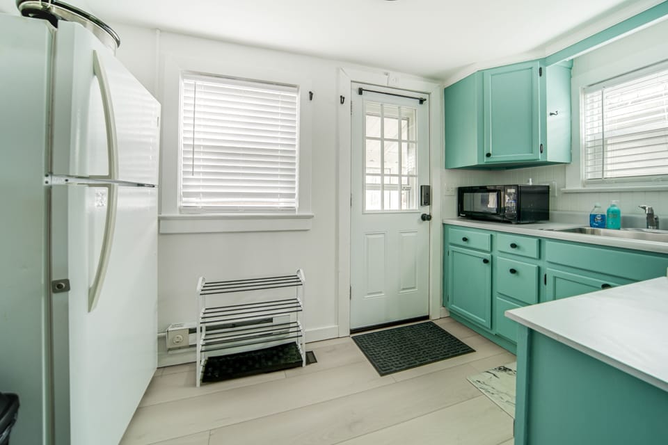 Kitchen | Slow Cooker | Trash Bags & Paper Towels