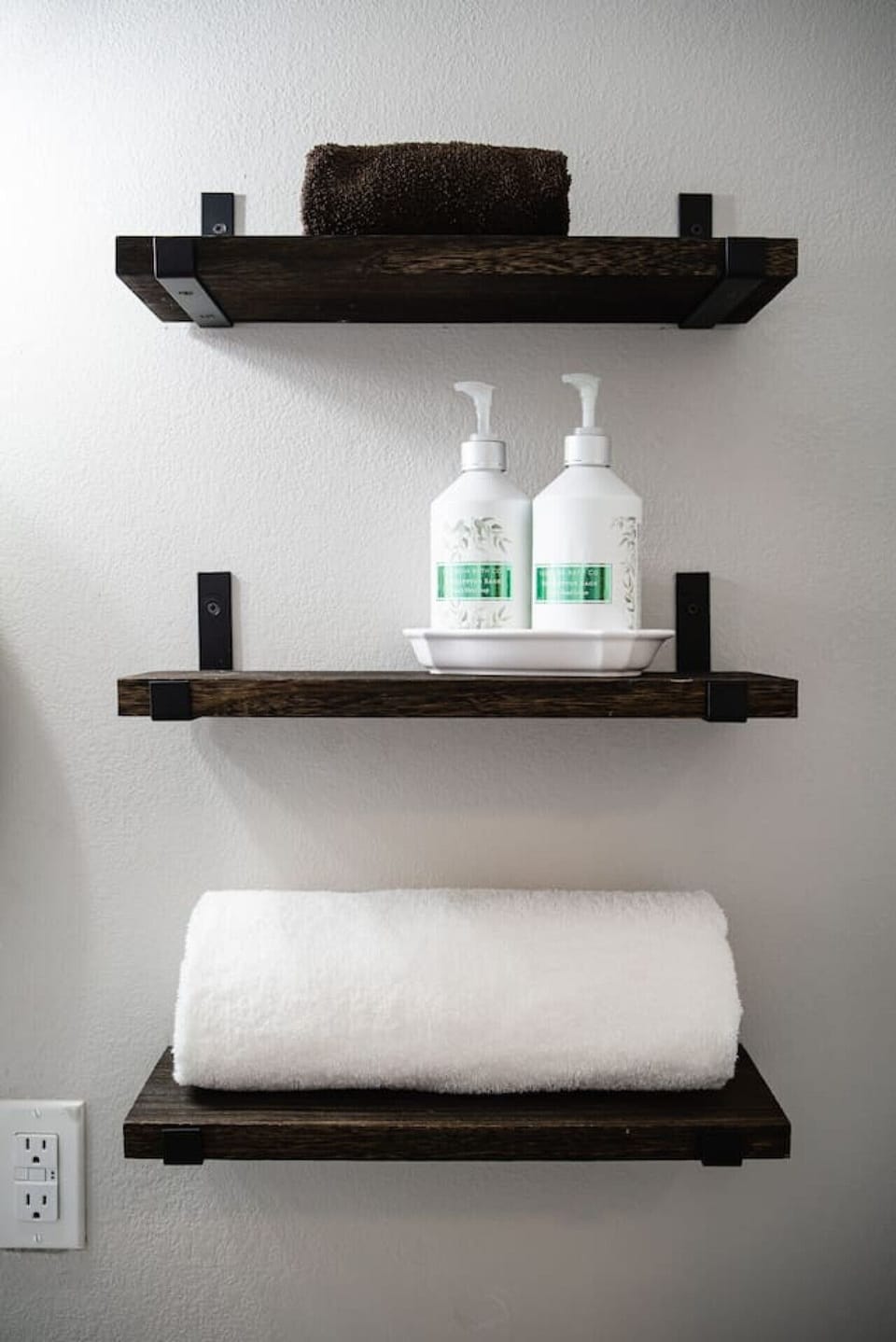 Thoughtful bathroom essentials with open shelving, fresh towels, and toiletries provided.