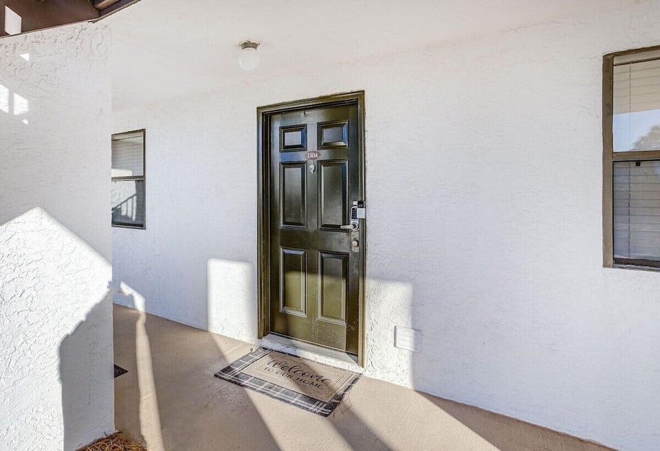 Flat, ground floor entry