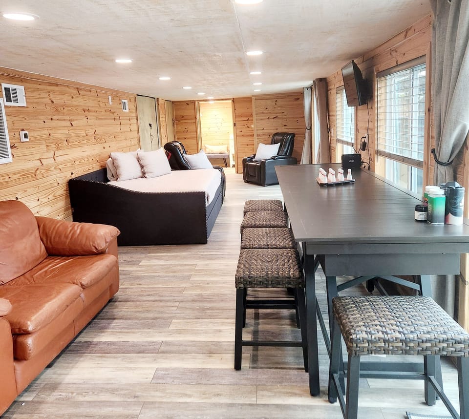 Downstairs bedroom (queen w/ twin trundle) with beautiful lake views!