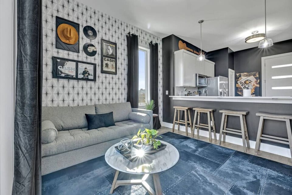 Living room & Kitchen with four dining chairs
