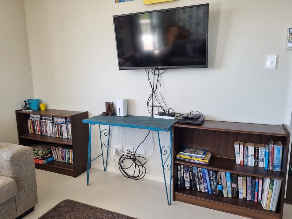 Books/DvD's/Jigsaws
