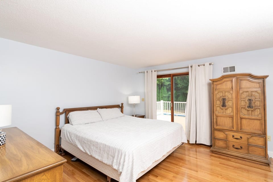 Second bedroom suite with private bathroom and private exit to the deck