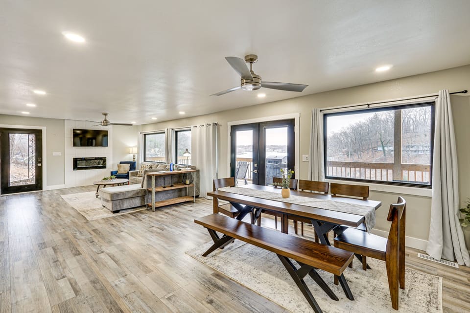 Dining Area | Trash Bags & Paper Towels Provided | Main Level