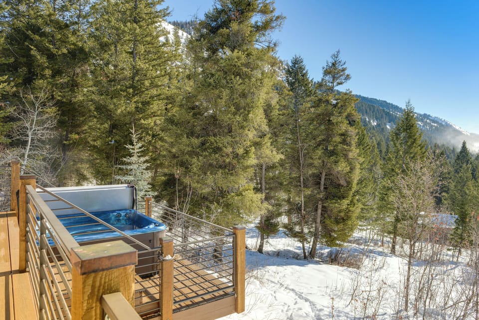 Deck | Private Hot Tub