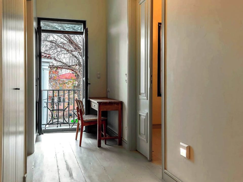 Upper floor hallway near bedrooms

