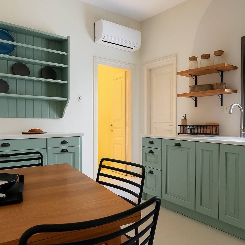 Fully-equipped modern kitchen
