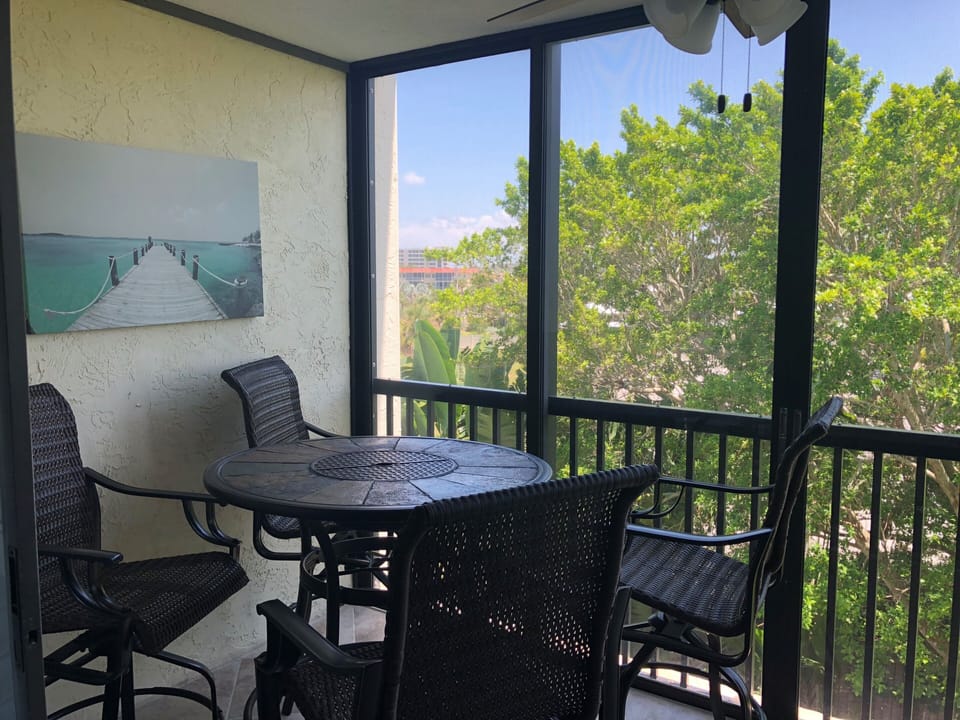 1-302 Lanai