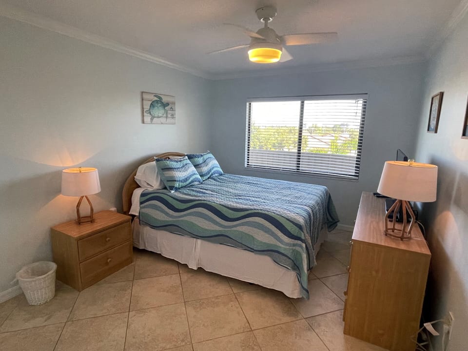 1-402 Guest Bedroom