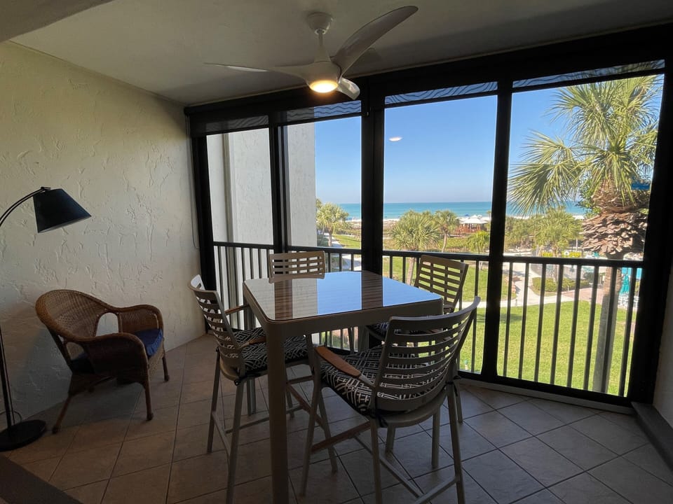 2-302 Lanai