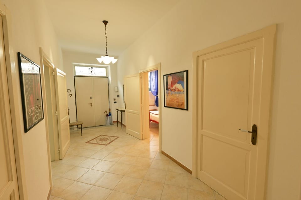 Entrance / Reception