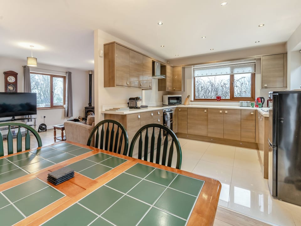 Dining Area | Wernddu Fechan Bungalow - Wernddu Properties, Neath