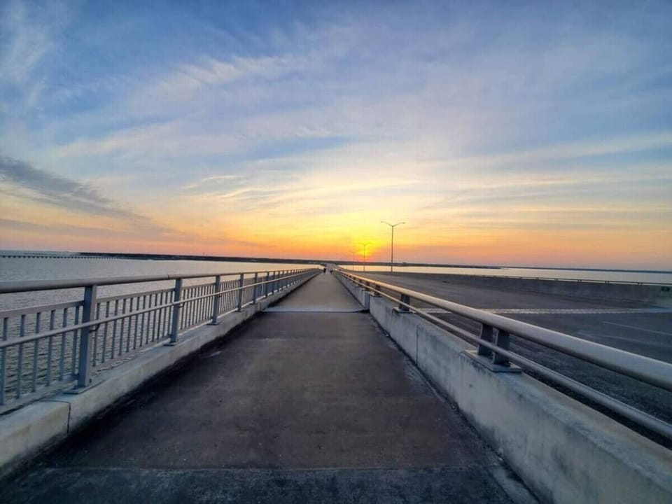 Minutes from the pier, great for fishing or crabbing