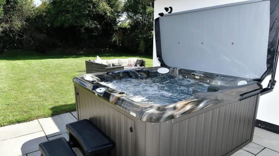 Jacuzzi Hot Tub