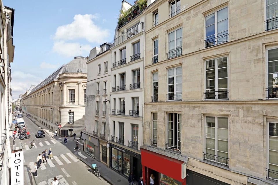 .Luminous Studio Oasis Steps from The Louvre