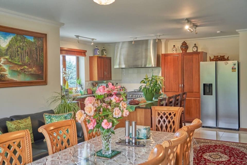 Kitchen dining room 