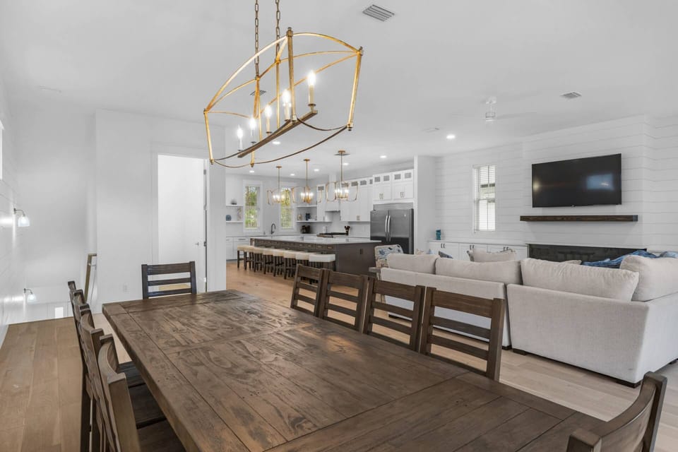 Dining room table seats 10 people