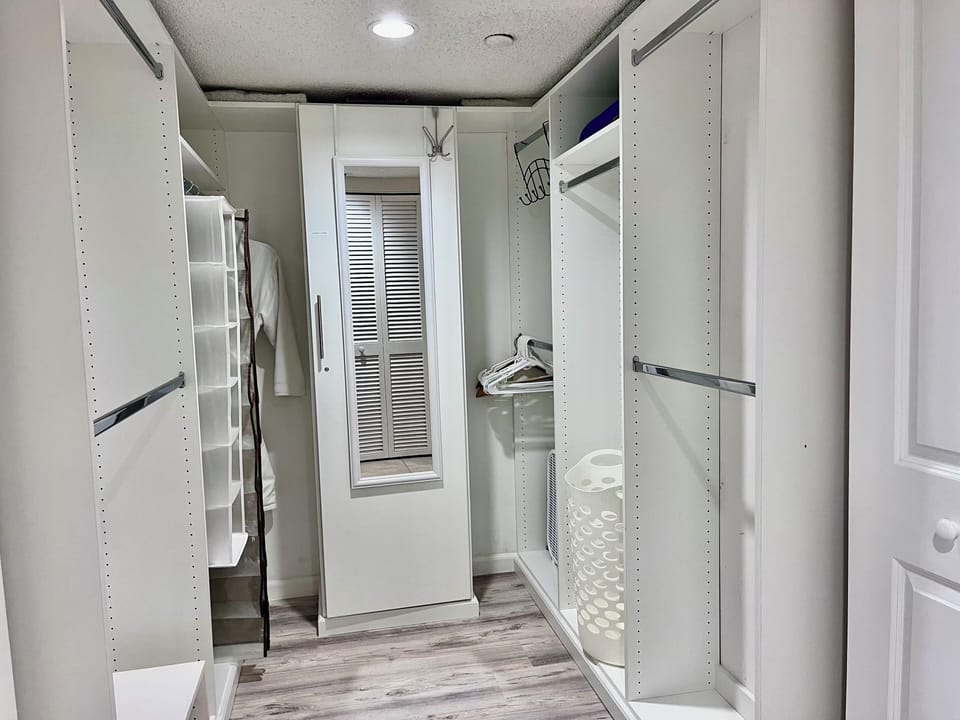 Extra large master bedroom walk-in closet.
