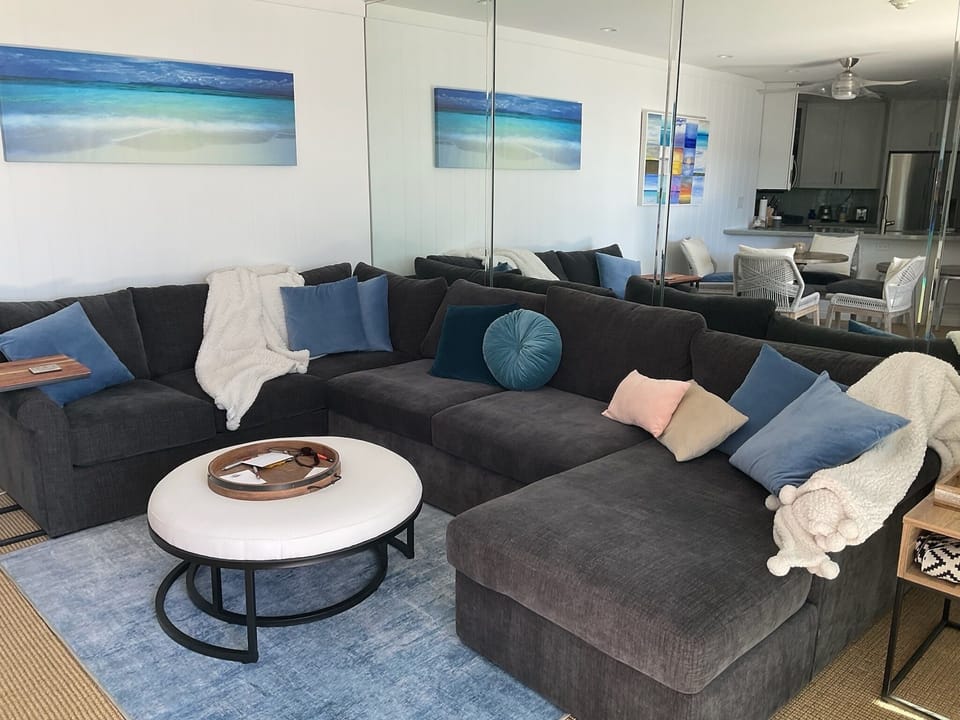 Living Room with 3 piece chaise couch