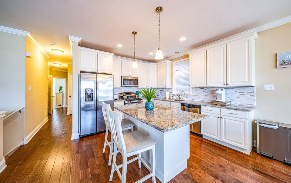 This bright and spacious kitchen is a chef’s dream!