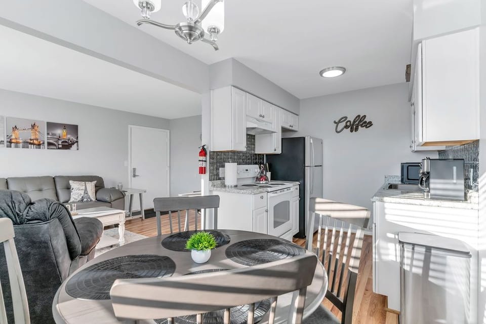Open concept living room into dining area & kitchen.
