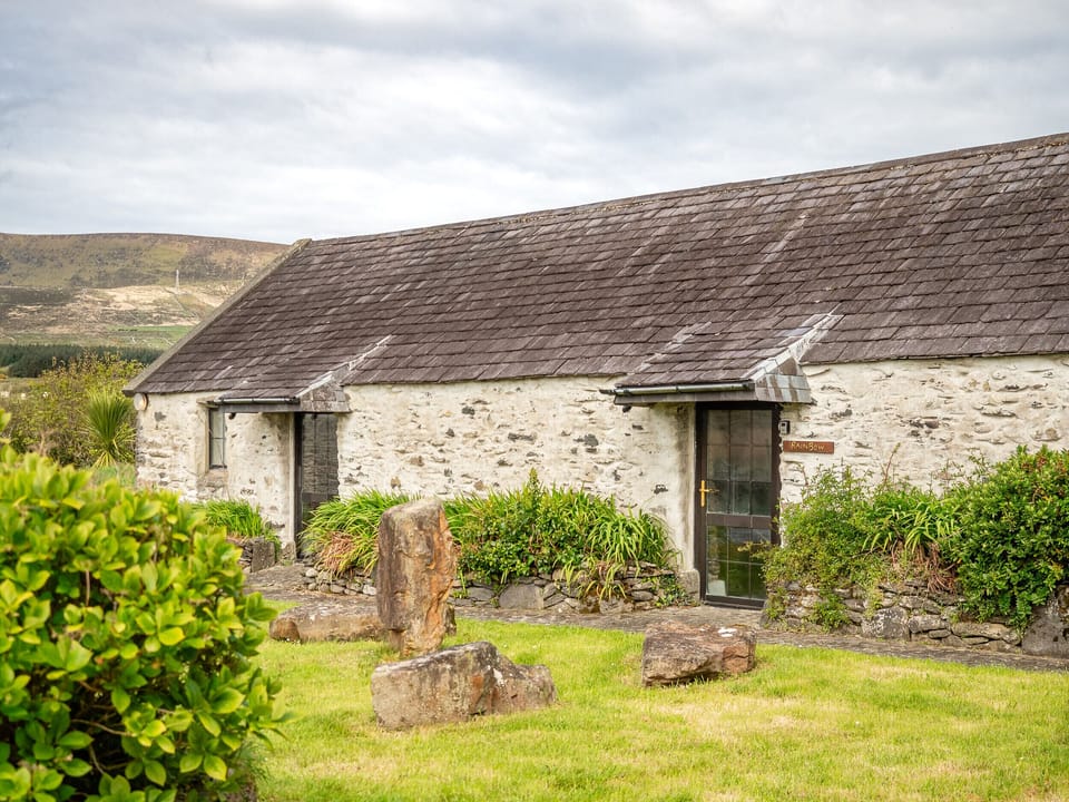 Exterior shot of Ventry Farm Rainbow Cottage Ventry County Kerry Ireland