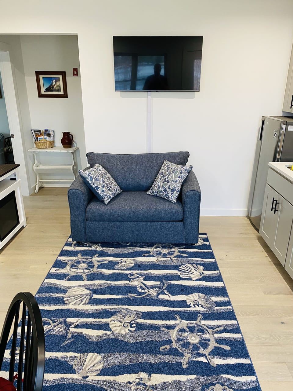 Pull-out sleeper couch