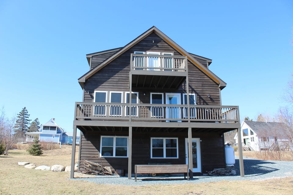 Apartment on the bottom level facing the ocean with gorgeous views