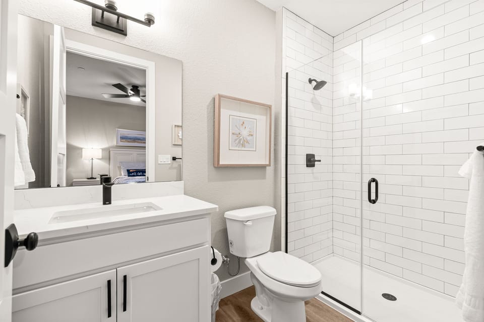 Queen en suite bathroom