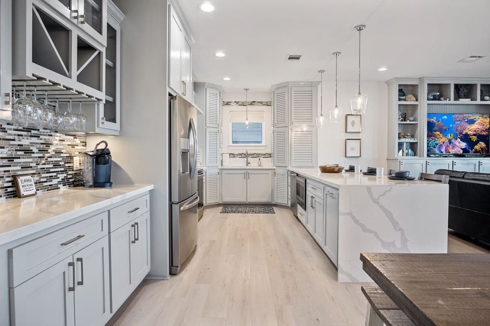 Nova Sanddollar Kitchen:  Enjoy the ultimate in convenience and style in this modern kitchen.