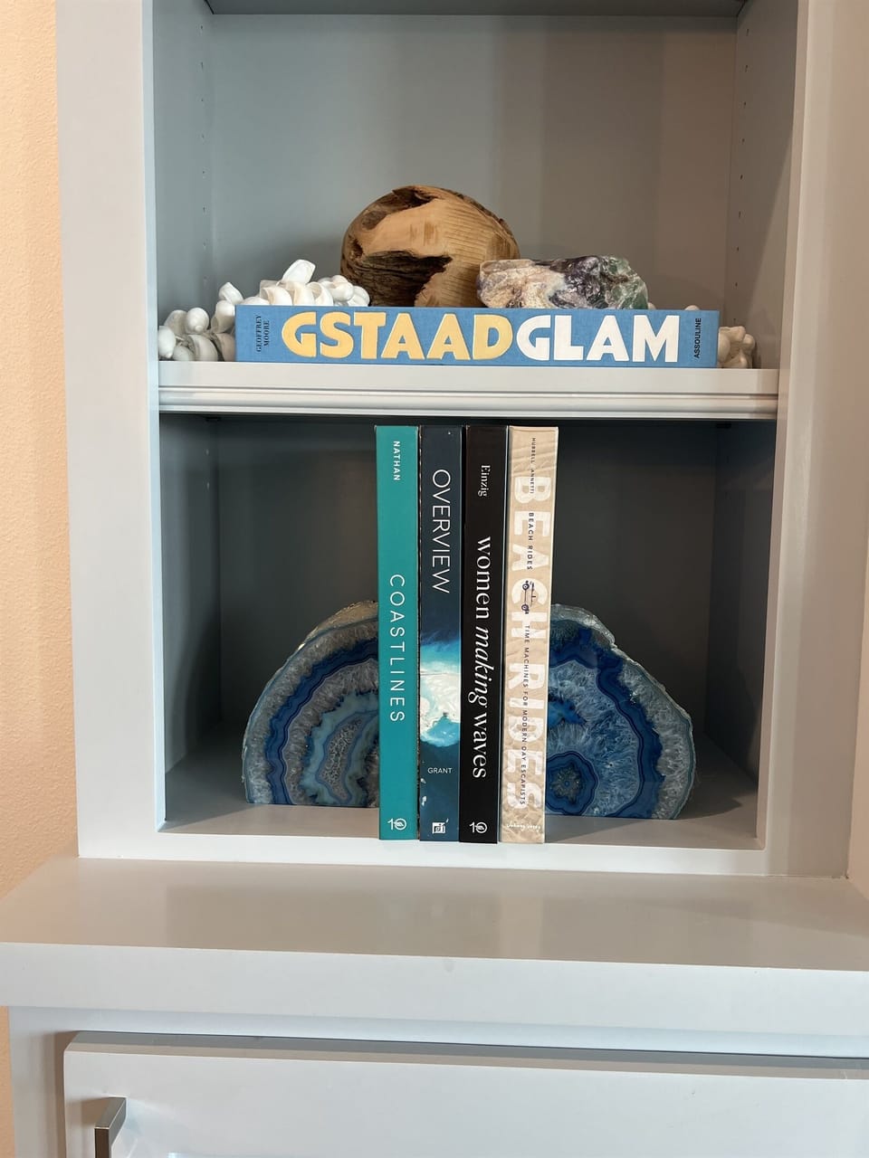 Nova Sanddollar Living Room: Embark on a good book and cozy blanket. 