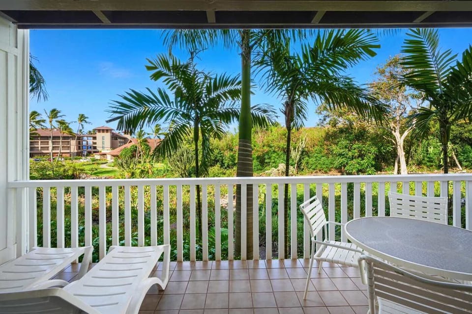 Private lanai overlooking Moir Gardens and peek of ocean.