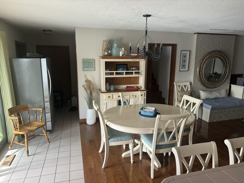 Multiple Eating areas