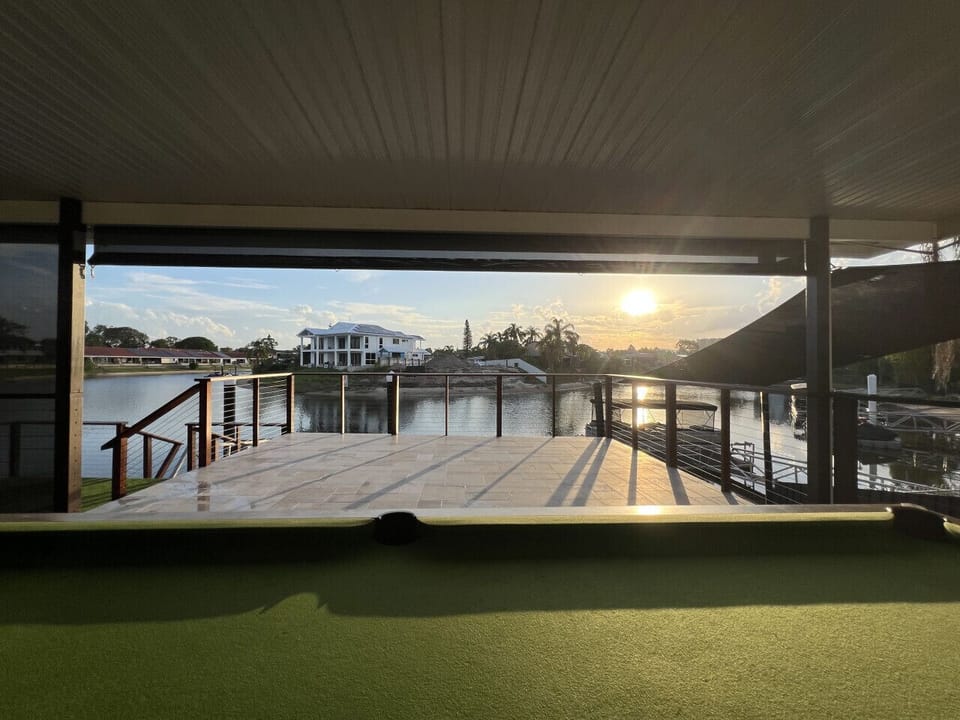 Pool-side servery with Beefeater Proline