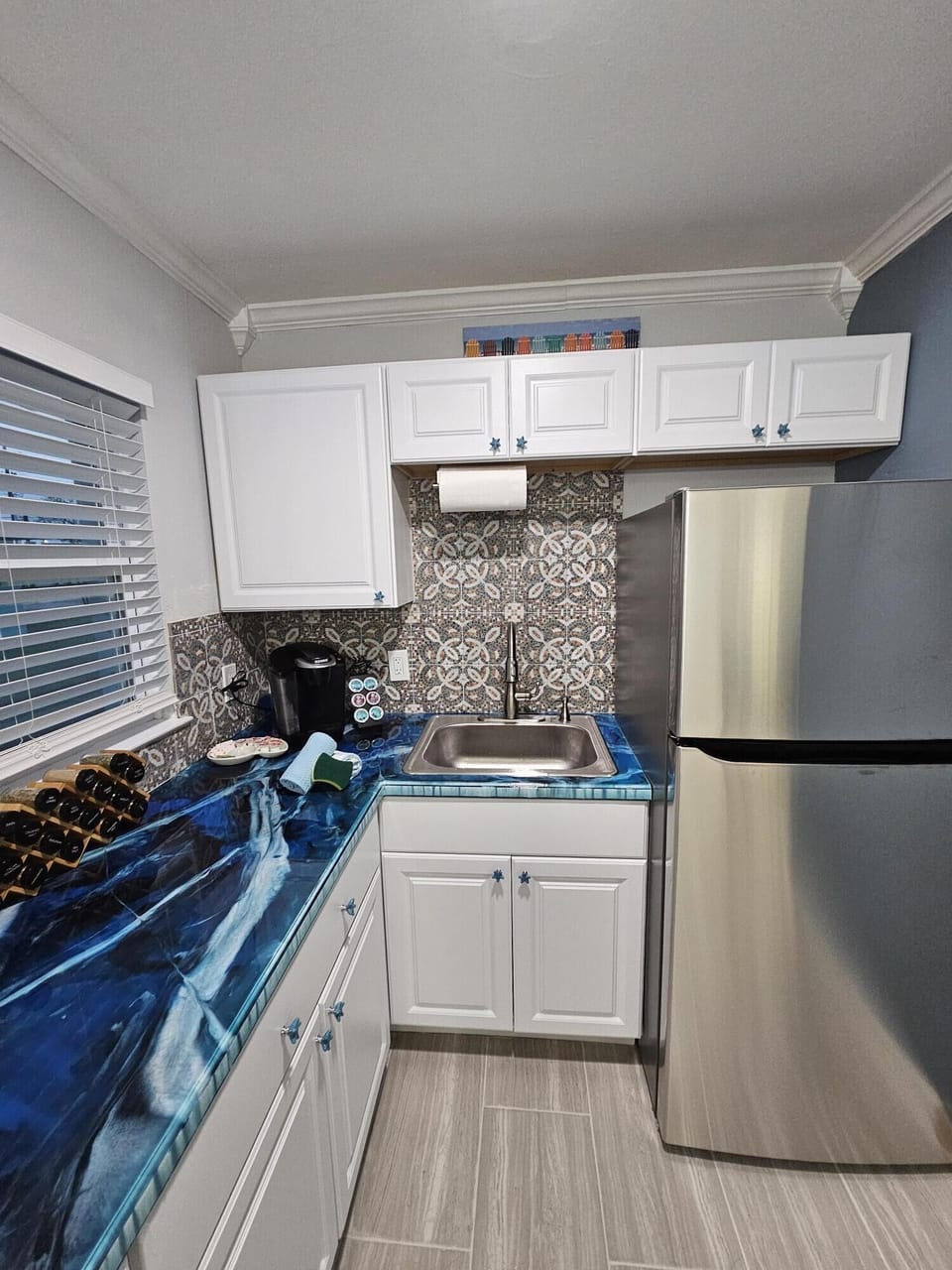 Beautiful kitchen with everything you need for a long stay!