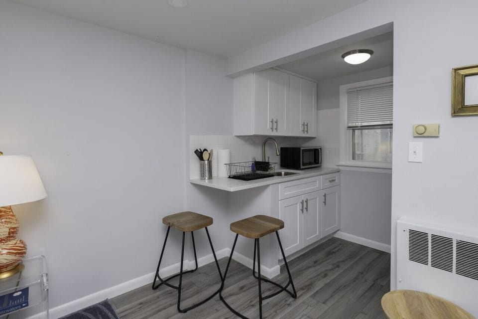 A bright and airy spot for breakfast. Enjoy your morning meal in our sun-drenched kitchen, designed for slow starts and easy cleanups.