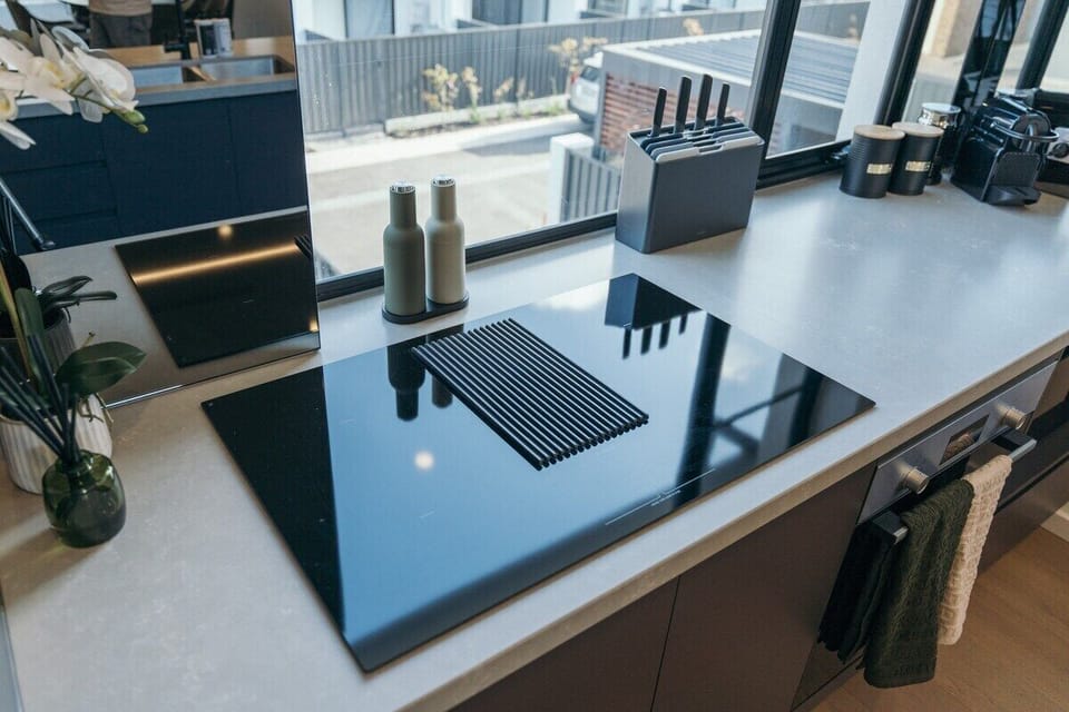 Kitchen (induction stove)