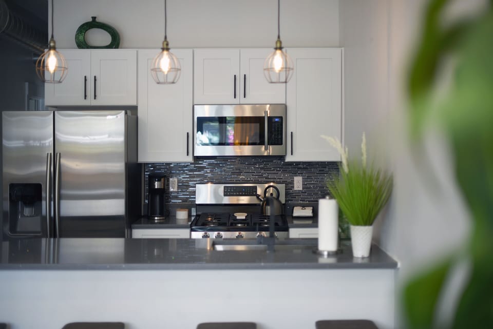 Fully stocked kitchen ready for coffee mornings & gourmet dinners